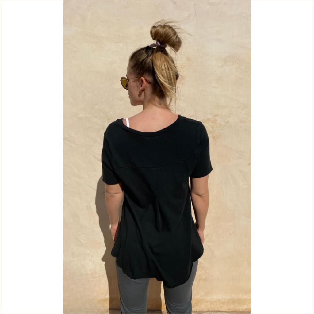 Kurzarm Basic Schwarz Shirt Esvivid V-Ausschnitt mit Kellerfalte hinten länger als vorn - Bekleidung & Accessoires